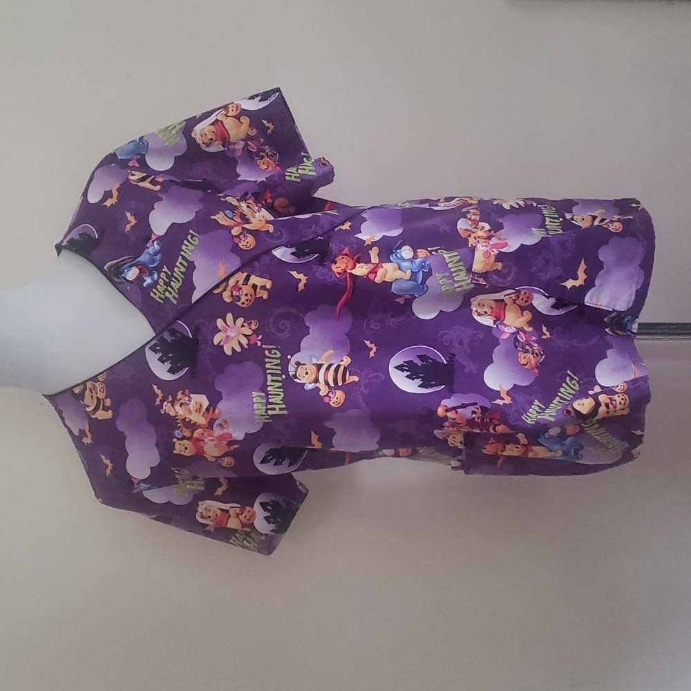 Disney Winnie-the-Pooh Halloween Scrub top size medium